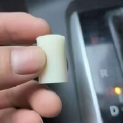 白色阻燃绝缘子